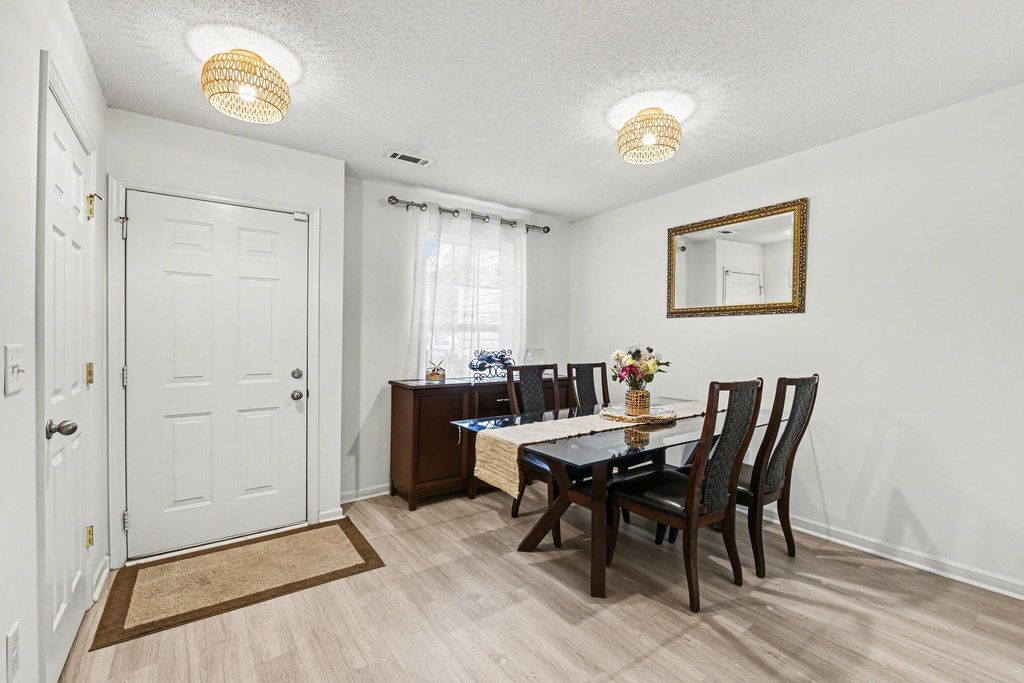 Image 8 of property listing at 8045 Vermont Road, North Charleston, SC 29418