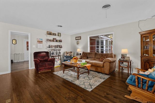 387 Hill Ave, Rusk, TX 75785