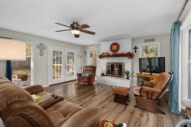 387 Hill Ave, Rusk, TX 75785