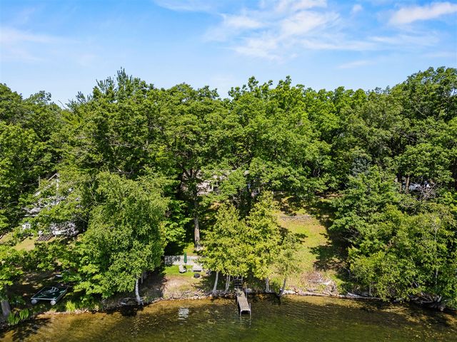 9898 S Pritchard Drive, Stanwood, MI 49346