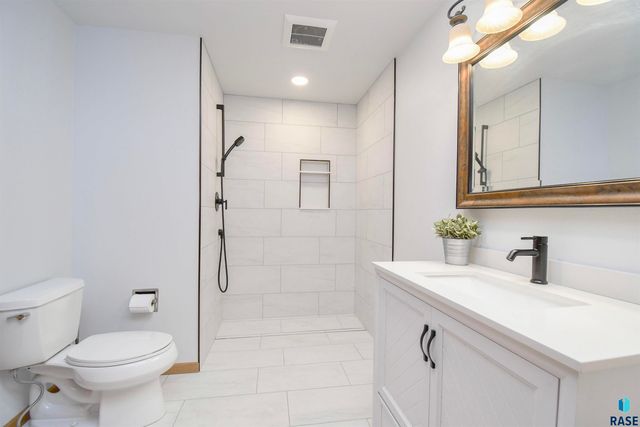 6915 W Westminster Dr Drive, Sioux Falls, SD 57106