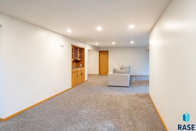 6915 W Westminster Dr Drive, Sioux Falls, SD 57106