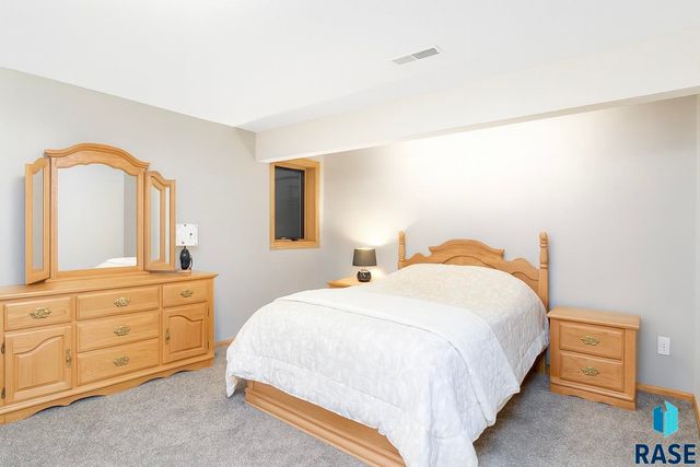 6915 W Westminster Dr Drive, Sioux Falls, SD 57106