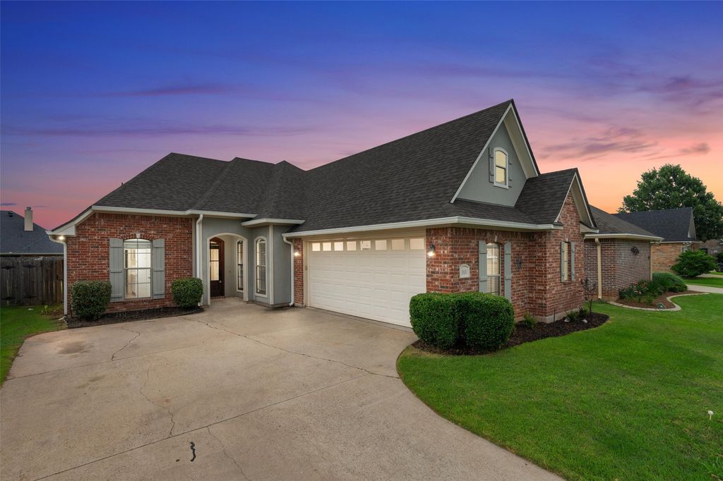 313 Chancellorsville Court, Bossier City, LA 71112