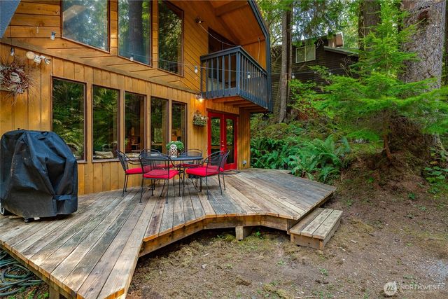 7082 Olympus Way, Glacier, WA 98244