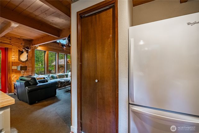 7082 Olympus Way, Glacier, WA 98244