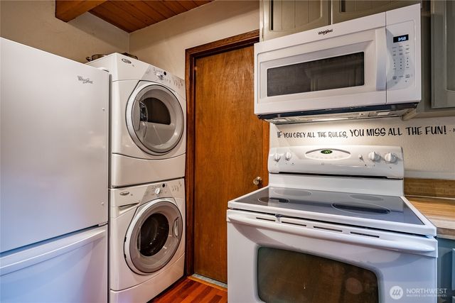 7082 Olympus Way, Glacier, WA 98244