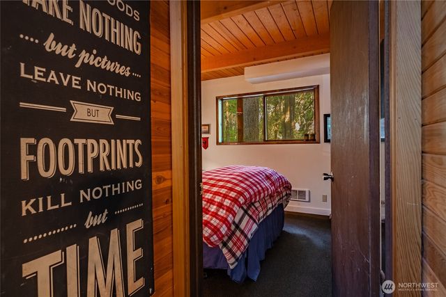 7082 Olympus Way, Glacier, WA 98244