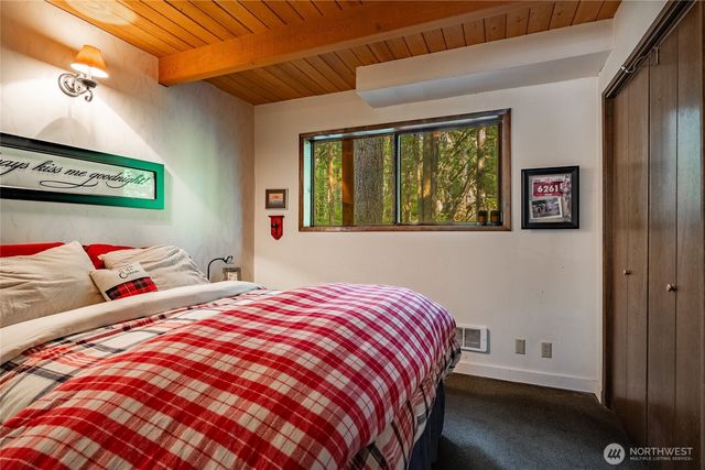 7082 Olympus Way, Glacier, WA 98244