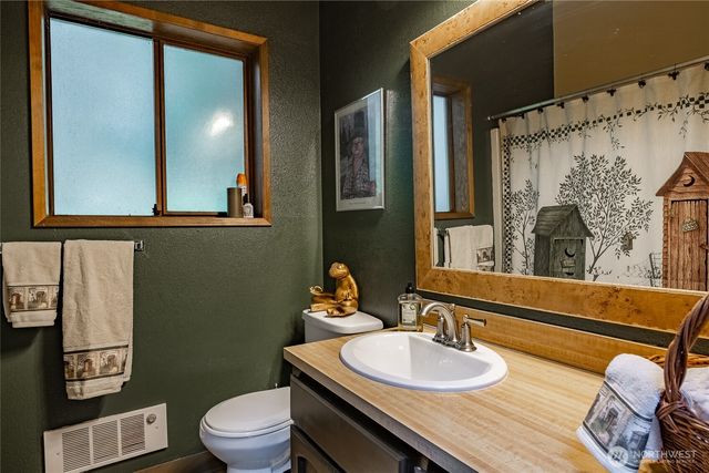 7082 Olympus Way, Glacier, WA 98244