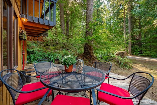 7082 Olympus Way, Glacier, WA 98244