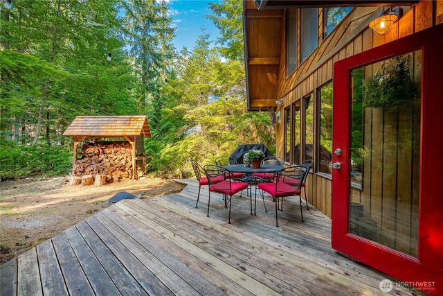 7082 Olympus Way, Glacier, WA 98244