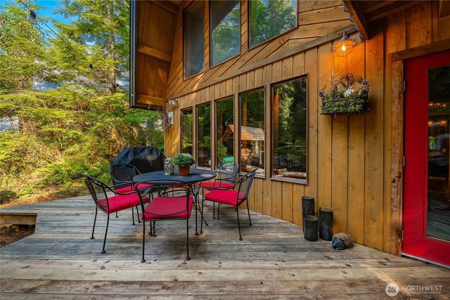 7082 Olympus Way, Glacier, WA 98244