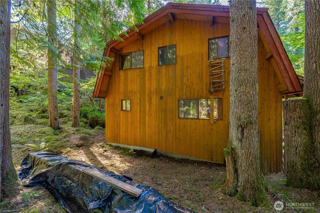 7082 Olympus Way, Glacier, WA 98244
