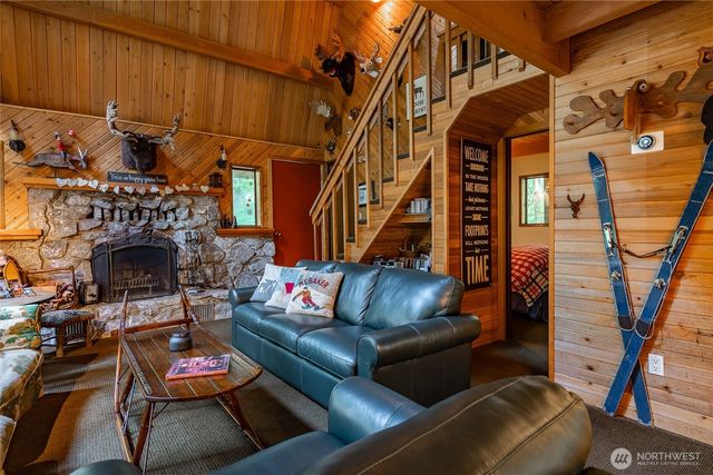 7082 Olympus Way, Glacier, WA 98244