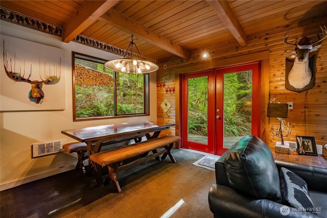 7082 Olympus Way, Glacier, WA 98244