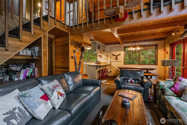 7082 Olympus Way, Glacier, WA 98244