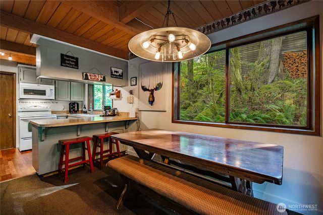 7082 Olympus Way, Glacier, WA 98244
