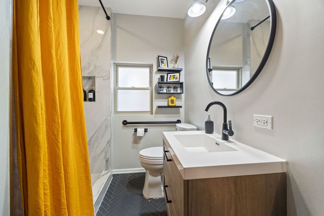1725 E 84th Street, Chicago, IL 60617