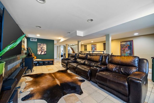 1725 E 84th Street, Chicago, IL 60617