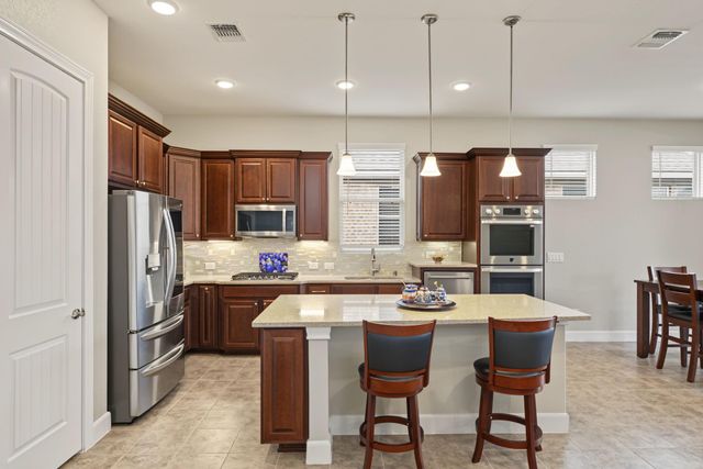 156 Wild Wick Way, The Woodlands, TX 77382