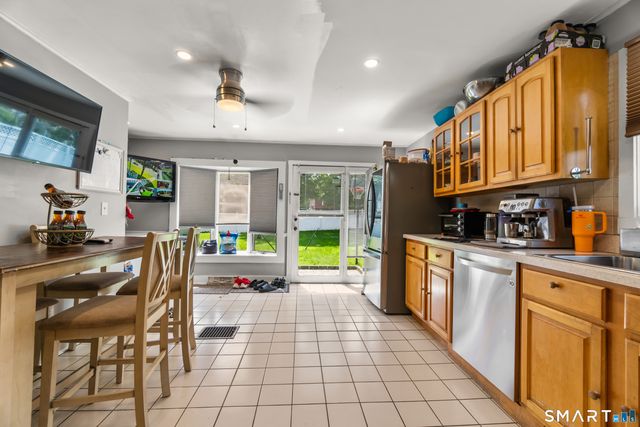 32 Union Street, Seymour, CT 06483