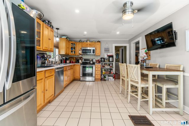 32 Union Street, Seymour, CT 06483