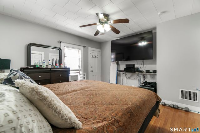 32 Union Street, Seymour, CT 06483