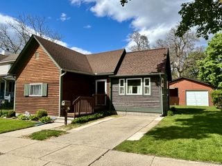 516 Clinton W, Howell, MI 48843