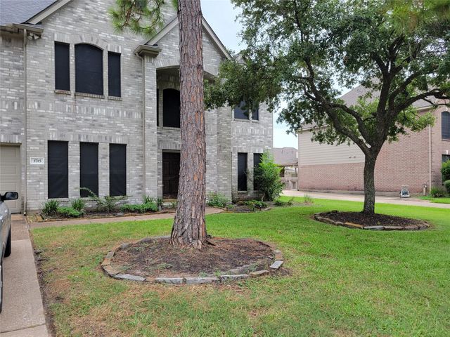3715 Pinehurst Drive, Pearland, TX 77581