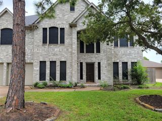 3715 Pinehurst Drive, Pearland, TX 77581