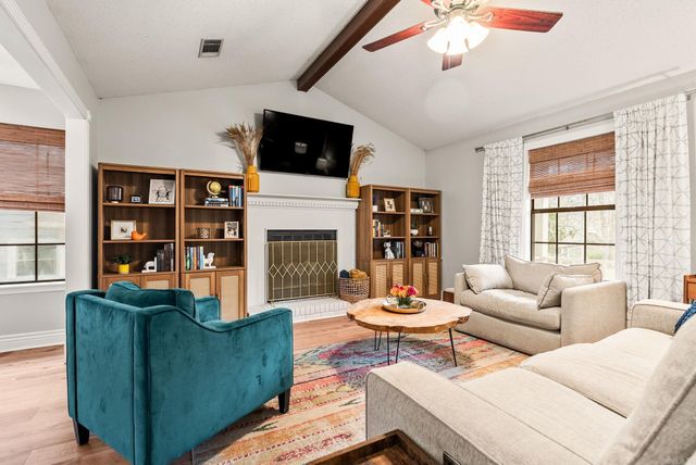 2 Cedar Ridge Court, Little Rock, AR 72211