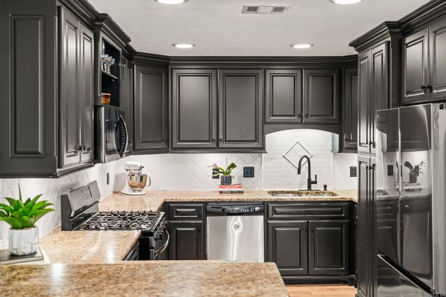 2 Cedar Ridge Court, Little Rock, AR 72211