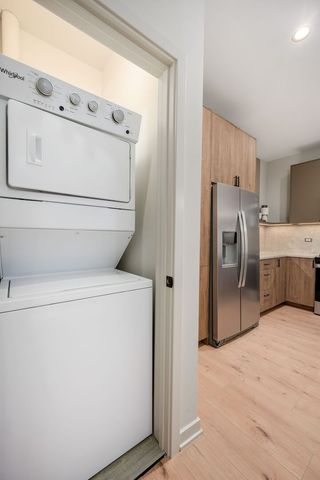 6633 N Milwaukee Avenue 306, Niles, IL 60714