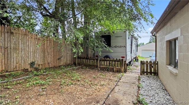 2419 Shelby Street, New Albany, IN 47130