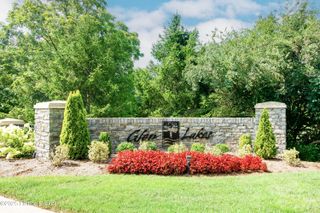 500 Davenport Dr, Louisville, KY 40245