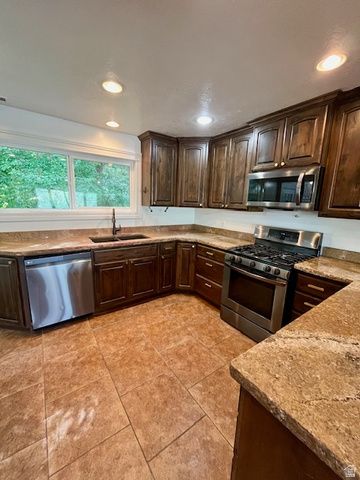 185 E SOUTH WEBER DR, South Weber, UT 84405