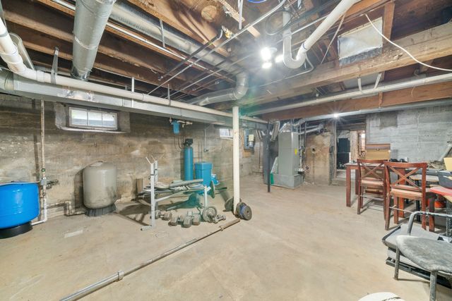 26 Cross Street, Bristol, IL 60512