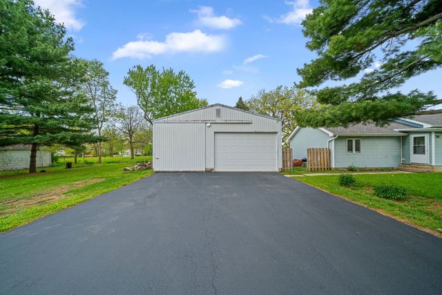 26 Cross Street, Bristol, IL 60512