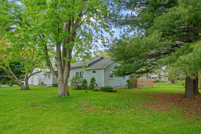 26 Cross Street, Bristol, IL 60512
