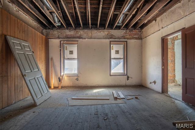 7011 S Broadway, St Louis, MO 63111