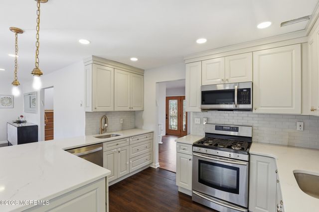 9 Stacy Court, Jackson, NJ 08527