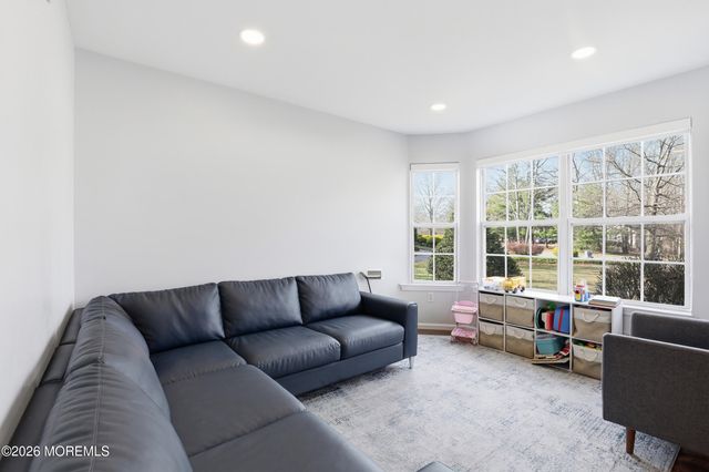 9 Stacy Court, Jackson, NJ 08527