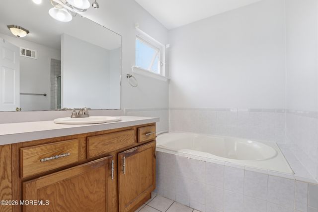 9 Stacy Court, Jackson, NJ 08527