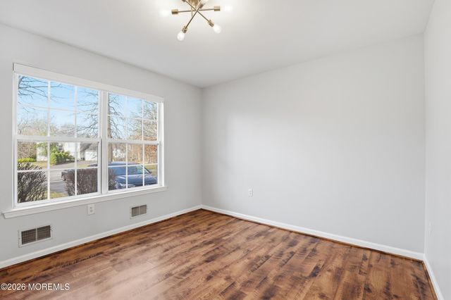 9 Stacy Court, Jackson, NJ 08527