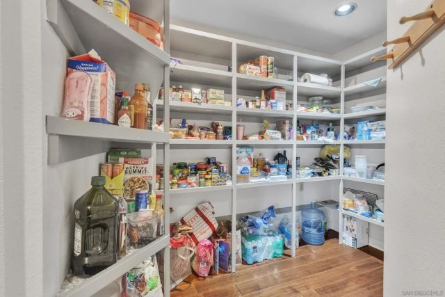 6907 Bettyhill Dr., San Diego, CA 92117