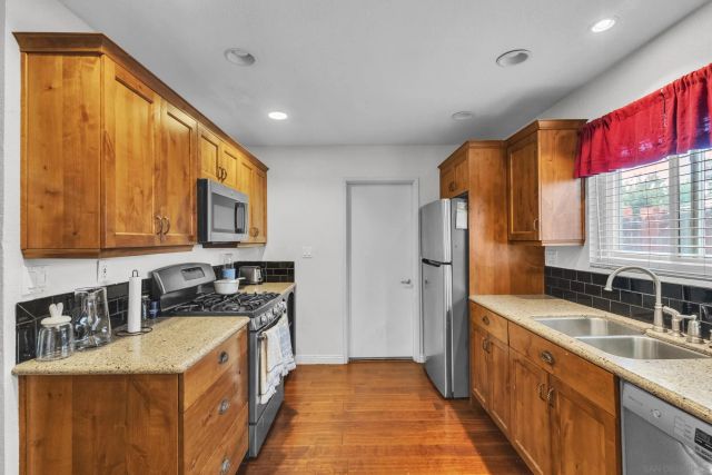 6907 Bettyhill Dr., San Diego, CA 92117