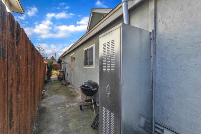 6907 Bettyhill Dr., San Diego, CA 92117