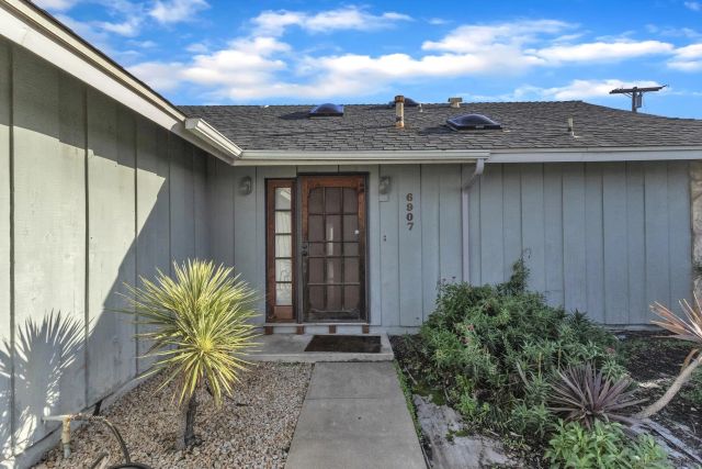 6907 Bettyhill Dr., San Diego, CA 92117