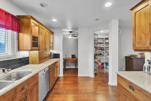 6907 Bettyhill Dr., San Diego, CA 92117